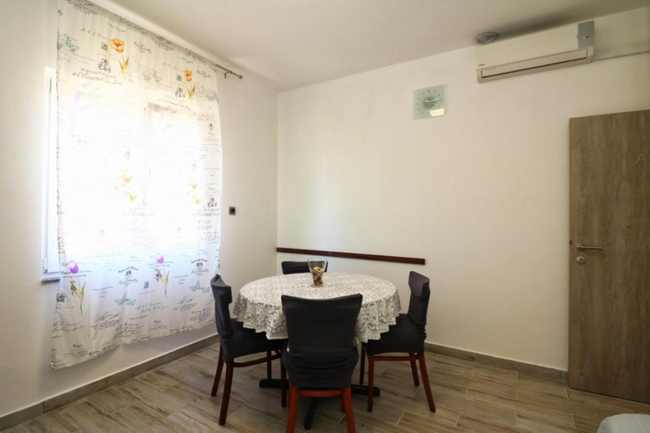 Apartmani Mikin เบทินา ภายนอก รูปภาพ