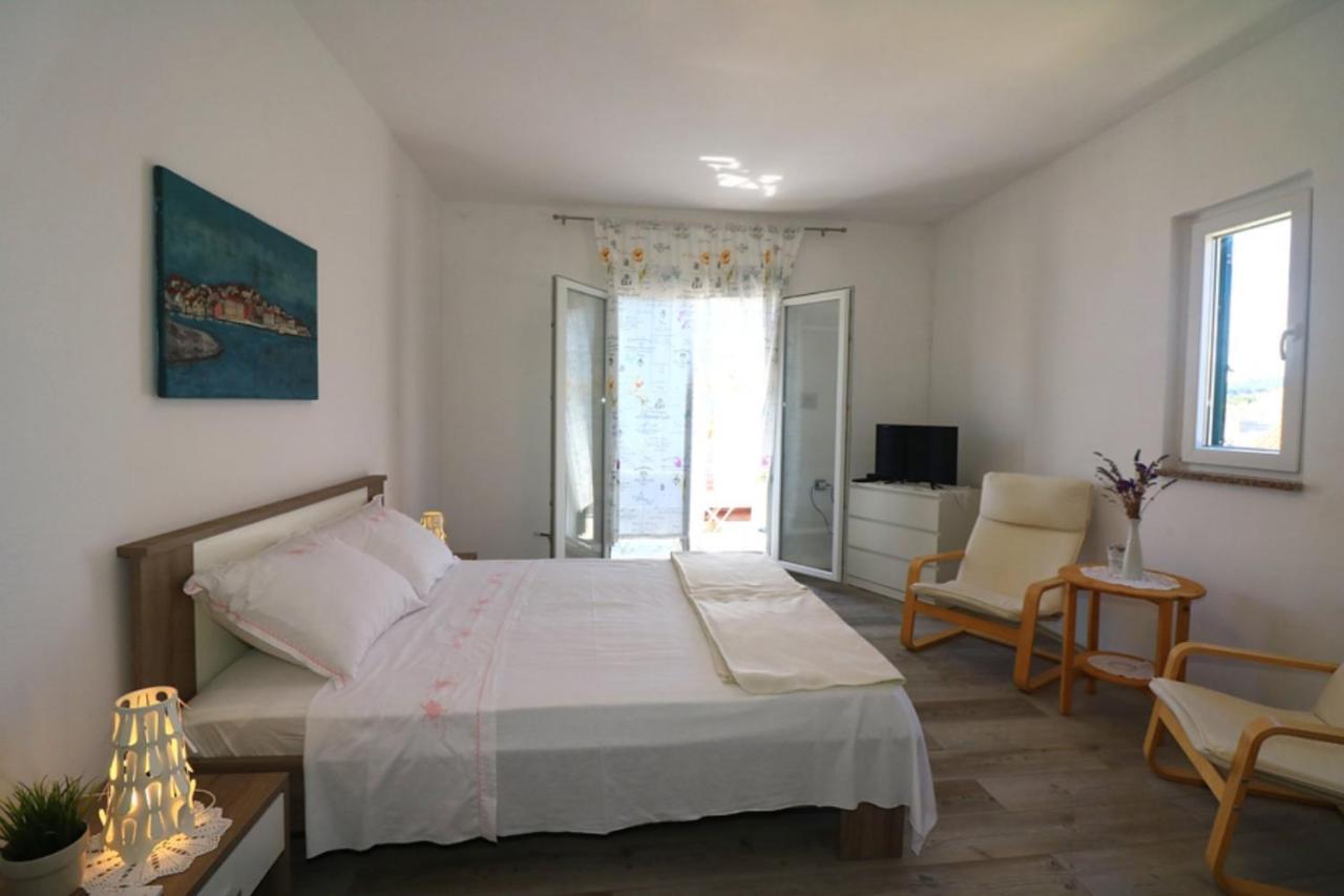 Apartmani Mikin เบทินา ภายนอก รูปภาพ
