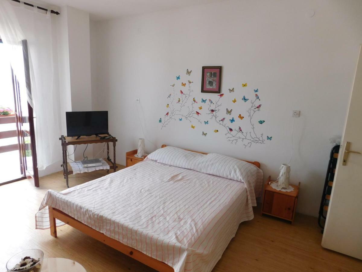 Apartmani Mikin เบทินา ภายนอก รูปภาพ