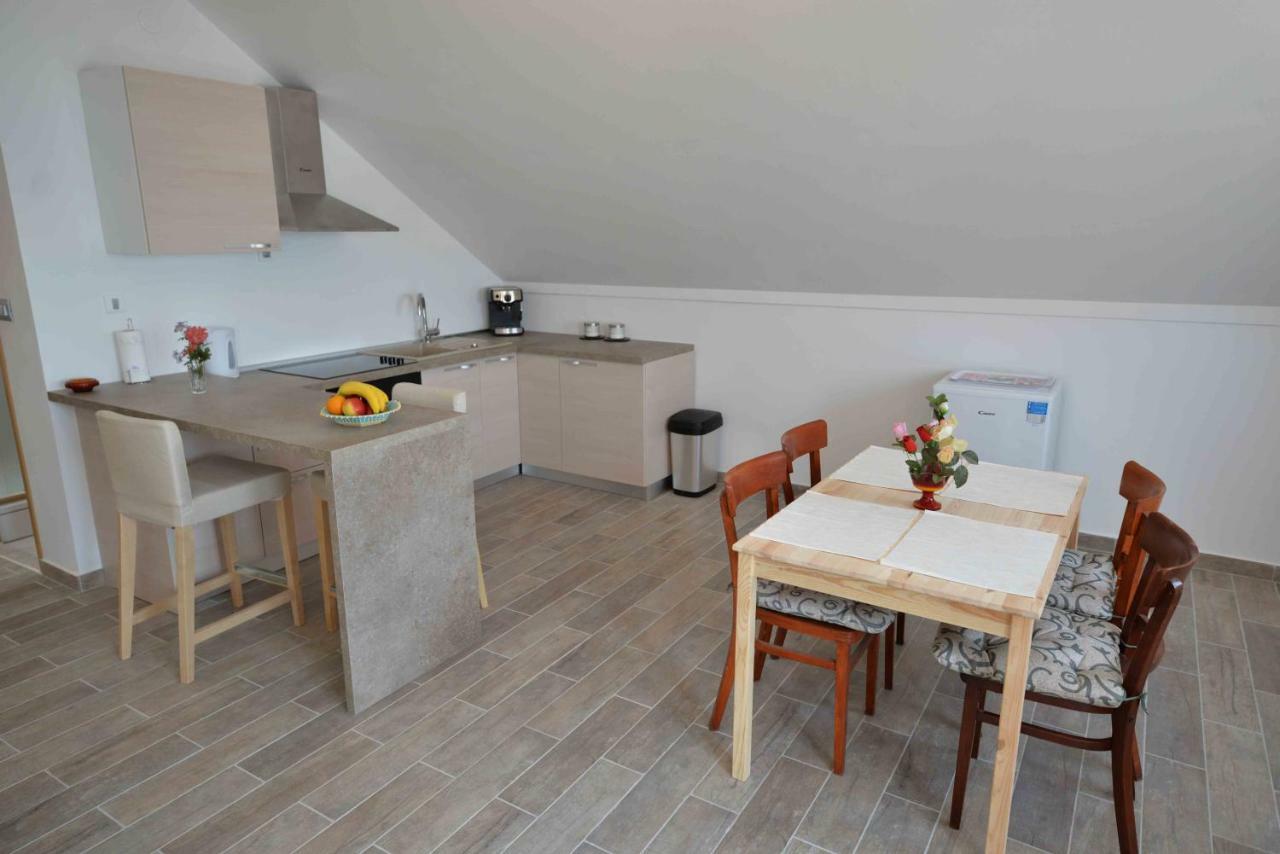 Apartmani Mikin เบทินา ภายนอก รูปภาพ