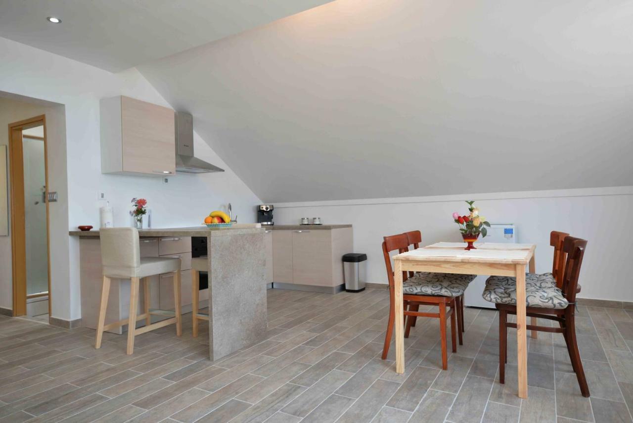 Apartmani Mikin เบทินา ภายนอก รูปภาพ